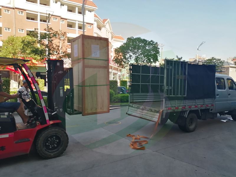 polymer case forming machine